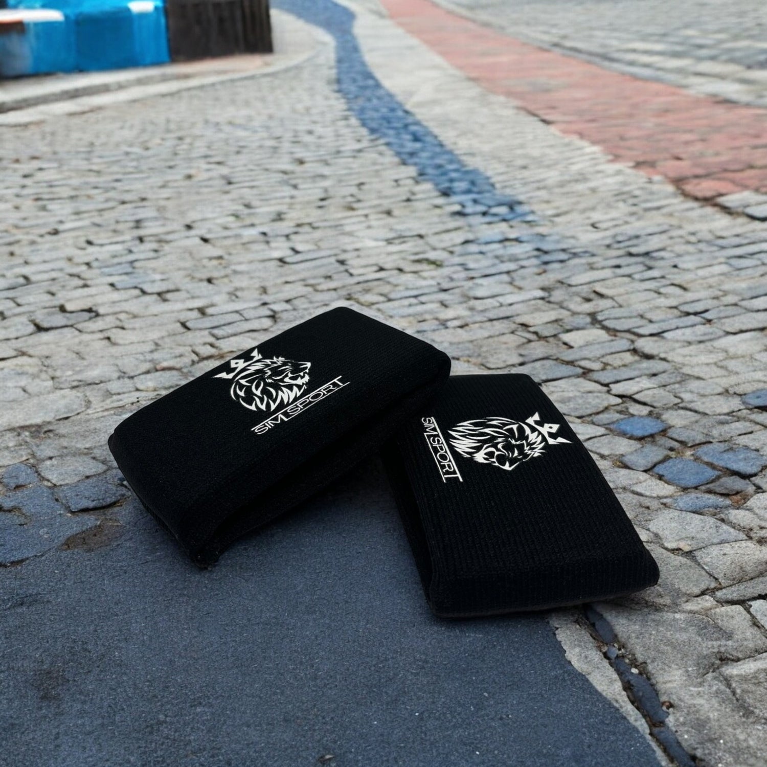 Pad de protection mains (métacarpes) posés sur le sol, offert avec sa boîte métallique, couleur noir, produit Français SIMSPORT