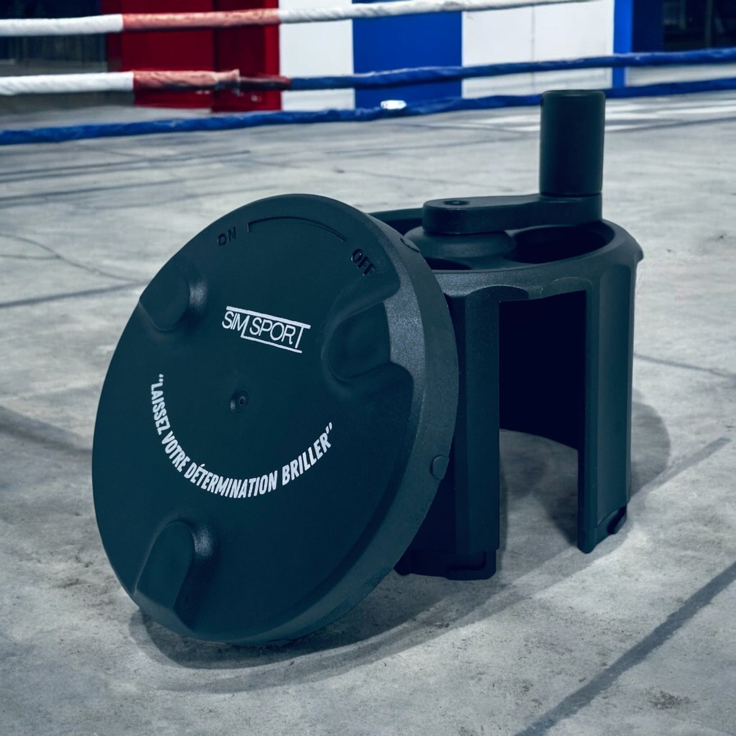 Enrouleur de bandes de boxe SIMSPORT dans une salle de boxe, france