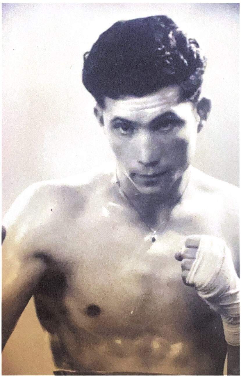 Joseph Simoes Sr ancien champion d'afrique du nord boxe amateur 
FFBoxe